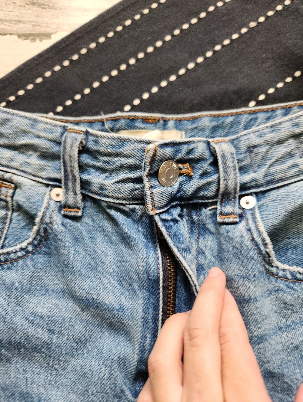 Madewell Baggy Jean Shorts Crestford Wash Mid Length Rigid Denim Size 26 - Picture 5 of 9